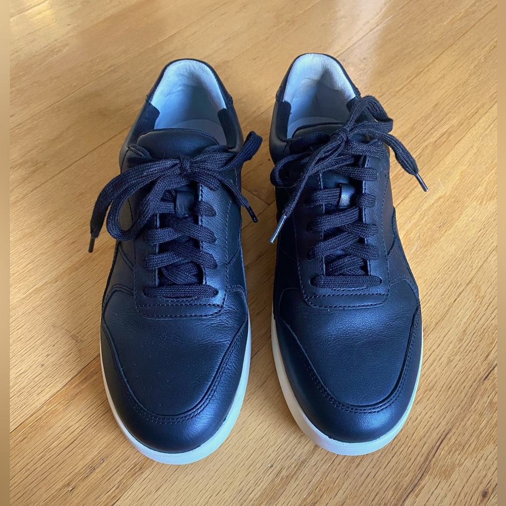 Everlane Tread Sneakers, Recycled Leather, Black with white sole, Size 8 TTS